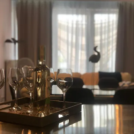 Cozy With Natural Vibe 10' From Center Lejlighed